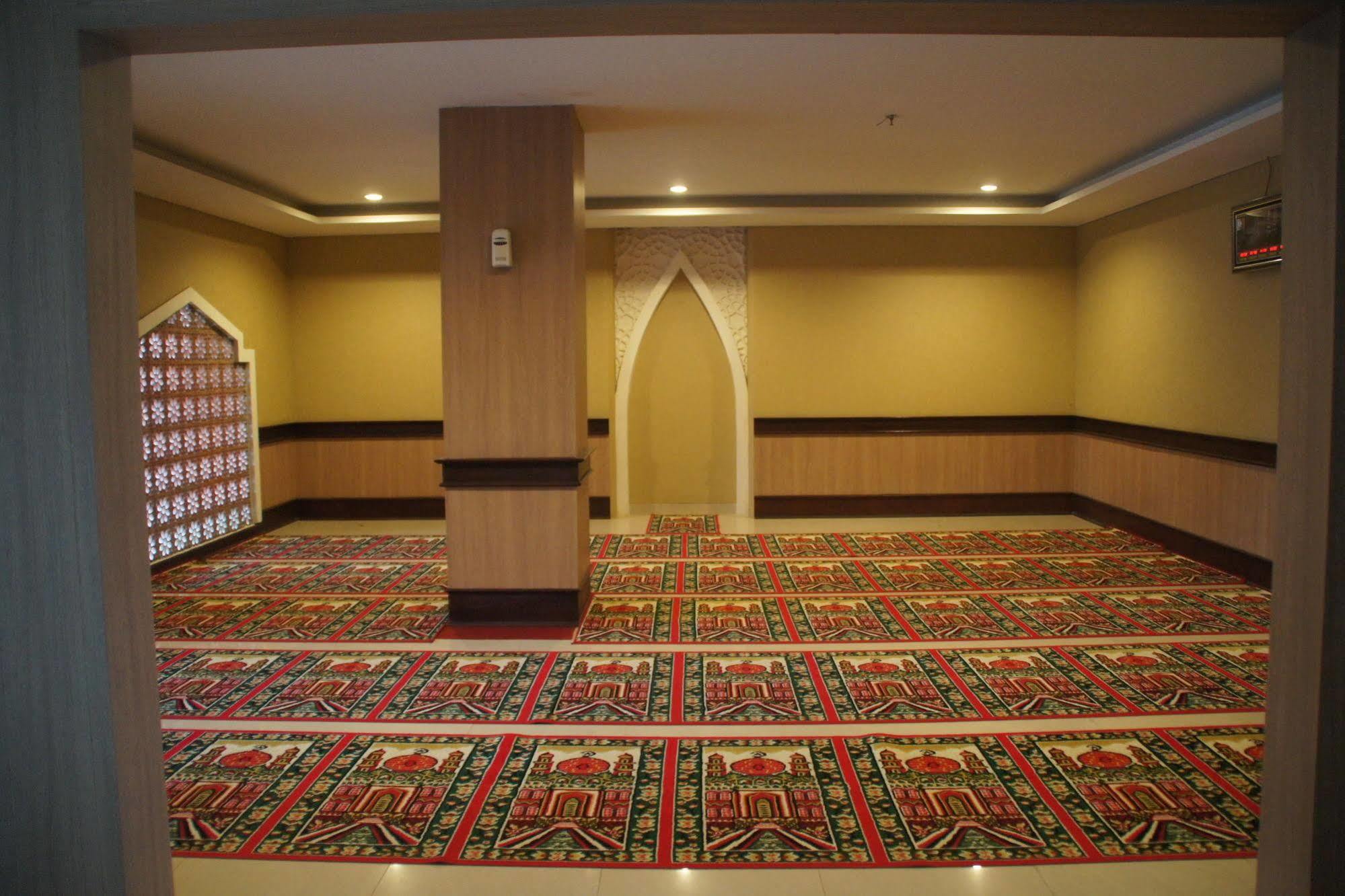 Syariah Hotel Solo Bagian luar foto